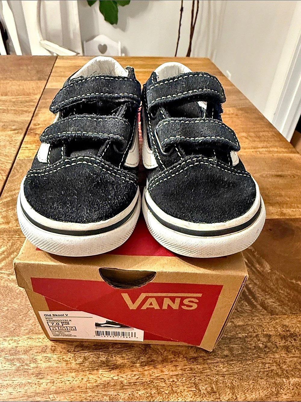 Vans Old Skool V Black & White Girls US 7.0